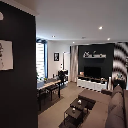 6 아파트 *